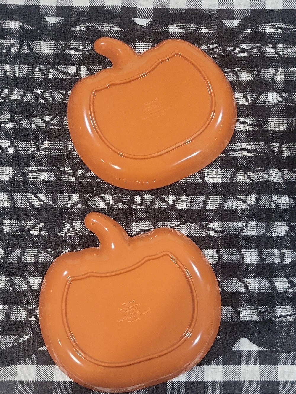 🎃 Set Of 2 Cute Melamine Orange Pumpkin Plates - Picture 2 of 2